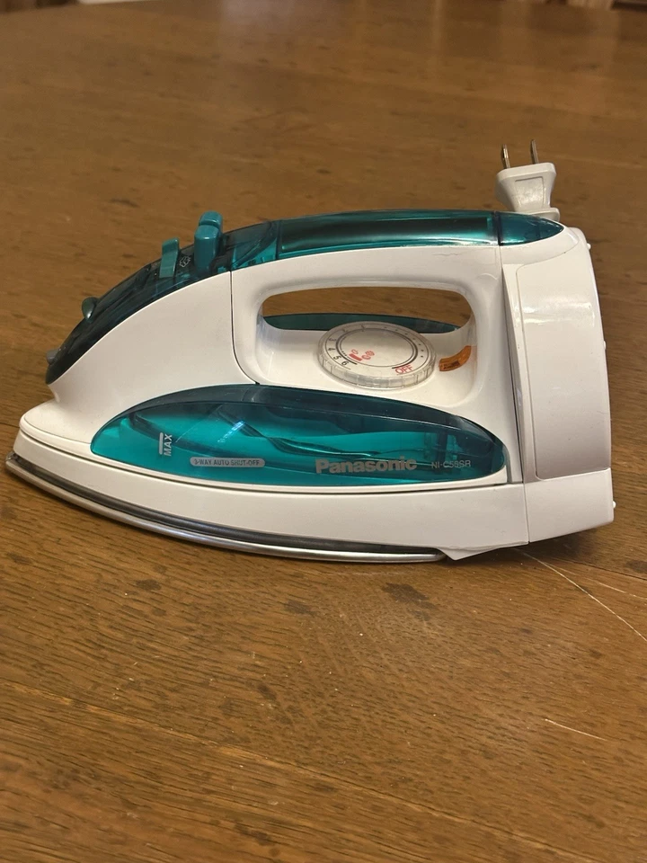 Plancha seca a vapor Panasonic NI-C55SR 1200W acero inoxidable Foto 2 de 4