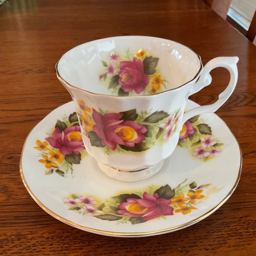 Vintage Elizabethan English Fine Bone China Pink Yellow Rose Teacup Cup & Saucer - Picture 3 of 8