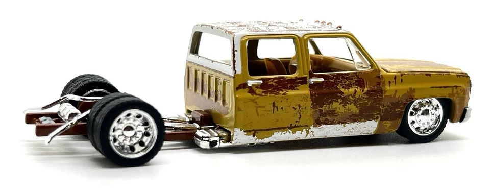 M2 MACHINES 1973 CHEVY CHEYENNE SUPER 30 DUALLY SQUAREBODY BEDLESS PATINA LOOSE - Image 4 of 4