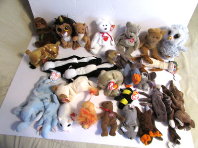Lot Of 26 TY Beanie Skunk Squirrel Walrus Bee Deer Scorpion Lion Cat Bear Owl