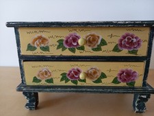 Boîte à bijoux ou commode de poupée Vintage