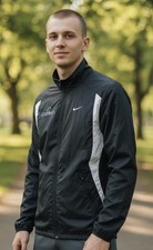 Nike  Thin Featherweight parkrun Running Jacket size is small - NEW WITH TAGS