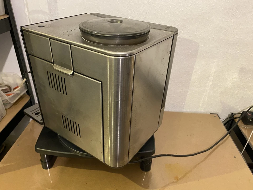 Siemens EQ.8 300 Edelstahl/Schwarz 2 Tassen Kaffeevollautomat - Bild 3 von 4