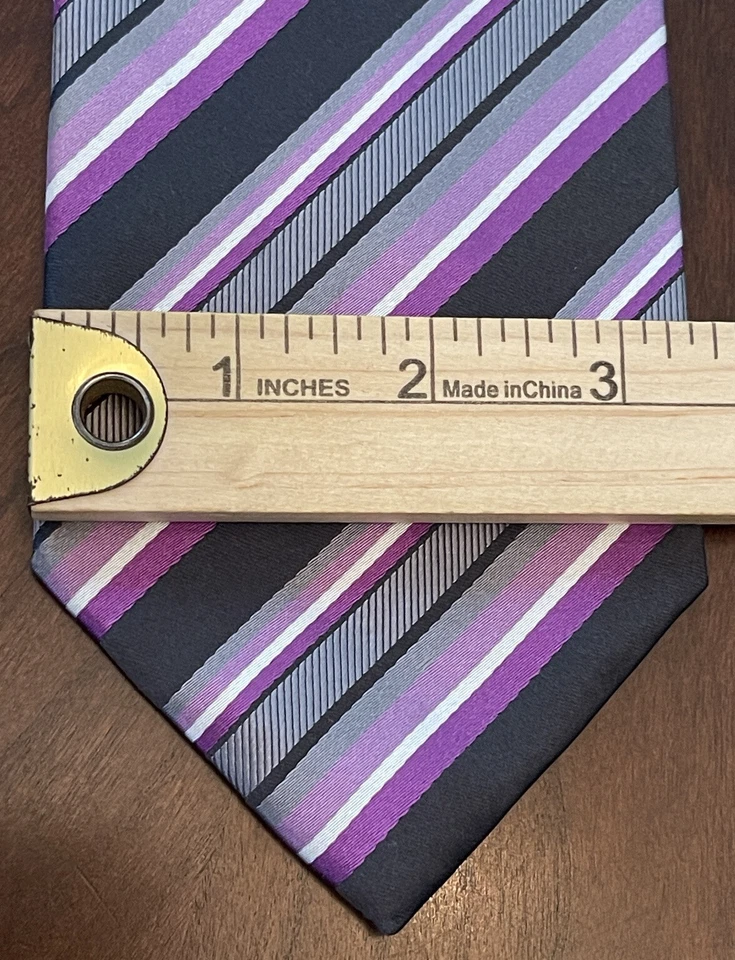 Corbata de cuello Stafford Performance gris púrpura hecha a mano de seda para hombre hecha en China Foto 4 de 4