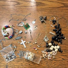 Vintage Lot of Mixed Jewelry Pieces