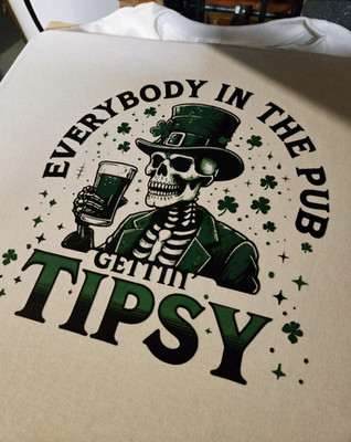 St. Patrick's Day Shirt Size Large Pub Gettin Tipsy White Short Sleeve Adults