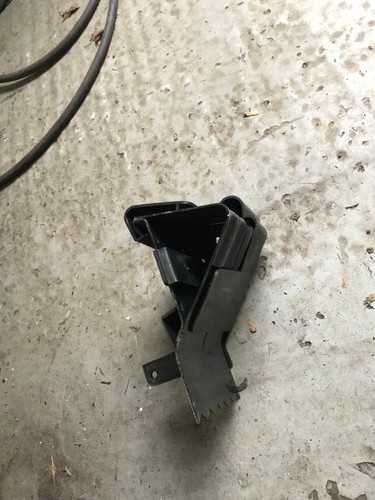 Range Rover L322 2007 Wheel Chocks in bracket.