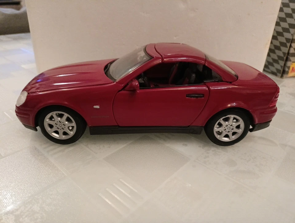 MERCEDES-BENZ SLK 230 1996 MAISTO 1:18 tetto apribile con scatola - Immagine 2 di 4