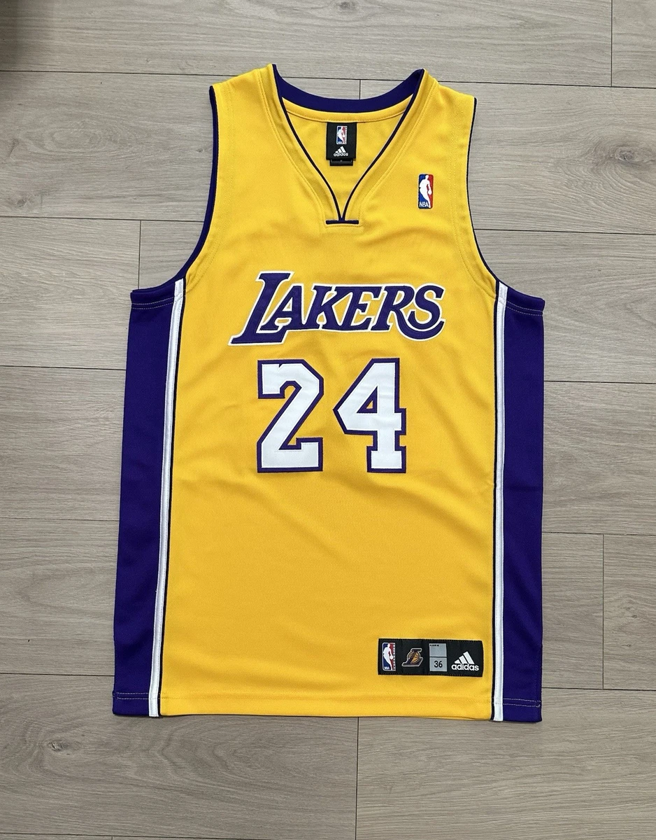 Preços baixos em Adidas Kobe Bryant Los Angeles Lakers Roupas e