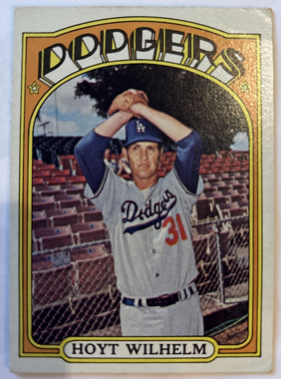 Hoyt Wilhelm #777 Baseball Cards 1972 Topps trading card — raw and PSA graded price guide