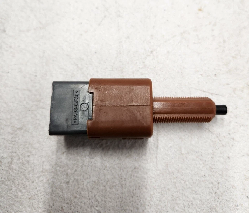 Sensor interruptor de parada de pedal de luz de freno Infiniti Q60 14-15 OEM 25320-JN00A Nissan Foto 3 de 4
