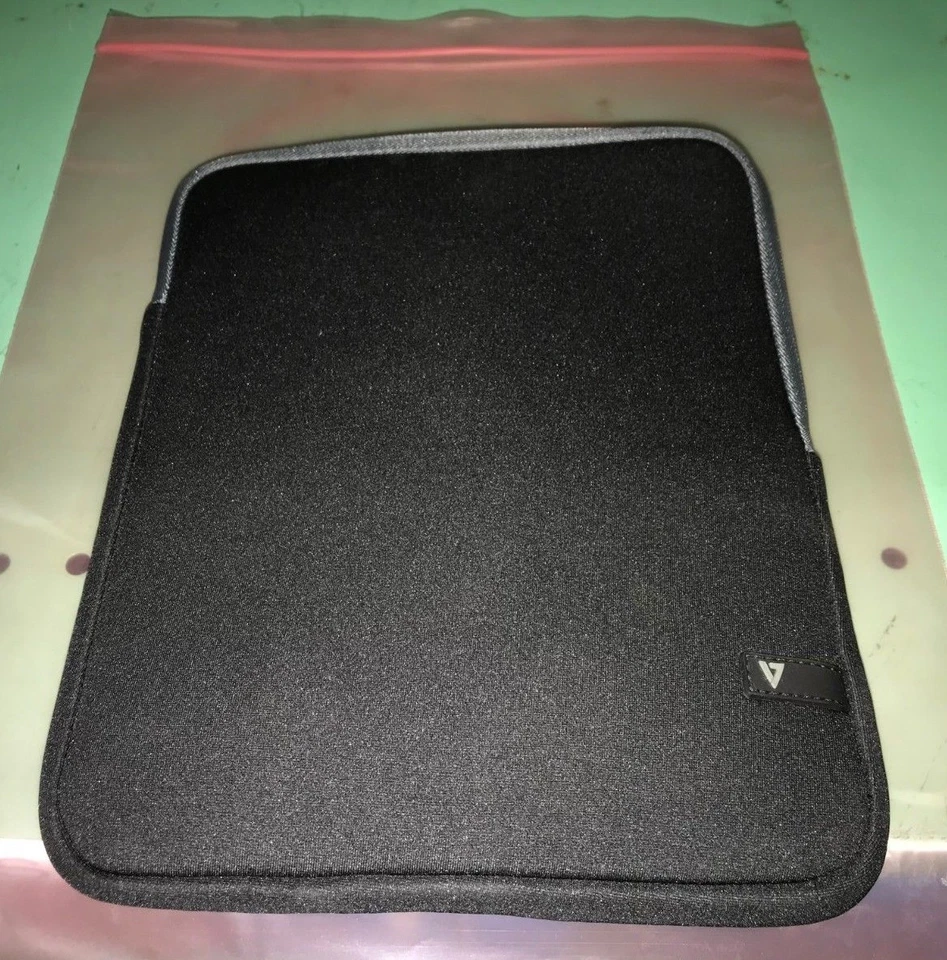 V7 Protective Sleeve (iPad) ☆ TD23BLK-GY-2N ☆ NEW ✅❤️️✅❤️️ - Image 2 of 3