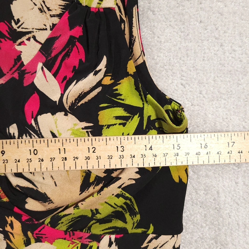 Blusa sin mangas floral elástica de la colección 212 para mujer camisa pequeña con cuello en V torcida Foto 4 de 4