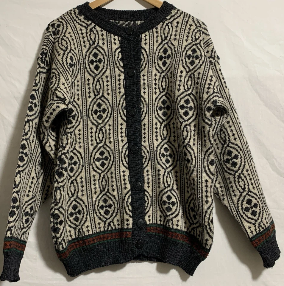 Pure New Wool Made In UK button detailed knitted jumper cardigan size 12 - Image 4 of 4