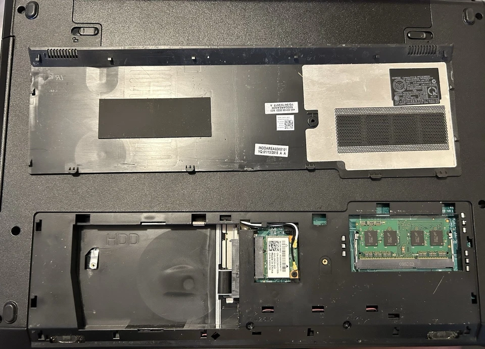 Laptop Dell Inspiron 15 serie 3000 Foto 2 de 2