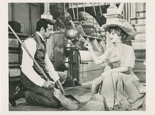 A06 A0682 Barbra Streisand Walter Matthau in Hello, Dolly Film Still
