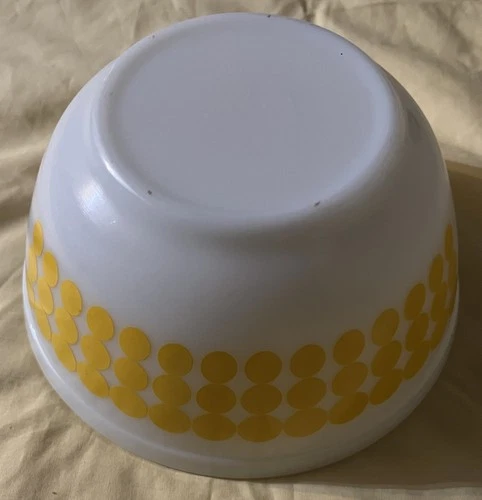 Pyrex Yellow Polka Dot # 402 Mixing Bowl