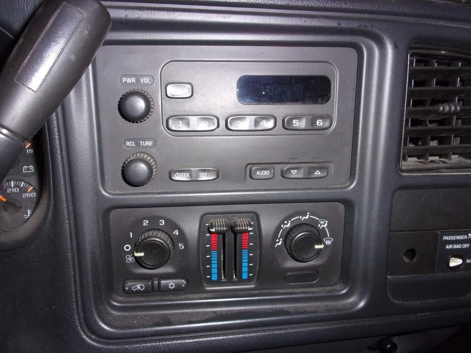 Used Right Sun Visor fits: 2003 Chevrolet Silverado 1500 pickup classic style cr Foto 2 de 4