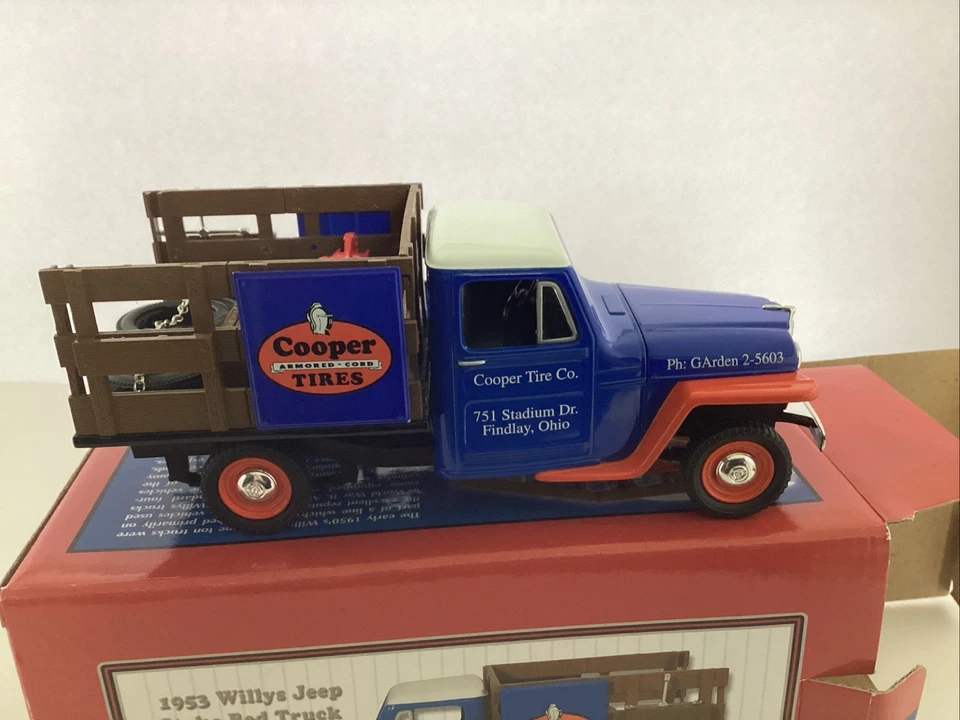 Camión Cooper Tires 1953 Willys Jeep plataforma de estacas 1:25 diecast modelo coche banco Foto 3 de 4