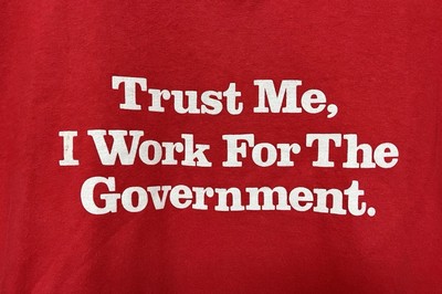 Vintage 90s Shirt Men s XL Single Stitch Trust Me I Work For The Government Red