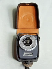 Gossen N100 Camera Light Meter with case and strap Works
