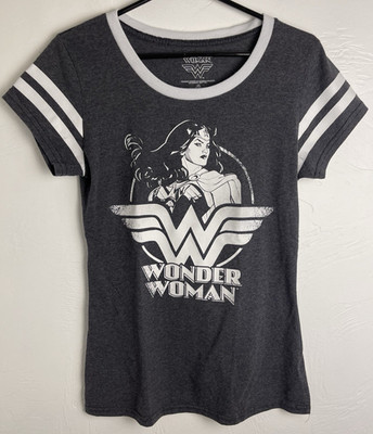 Wonder Woman T-Shirt Gray & White Juniors Size L (11/13) Short Sleeve Scoop Neck