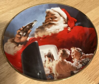 Franklin Mint Coca Cola Plate “Stocking Up For Santa” 1994  display picture 1