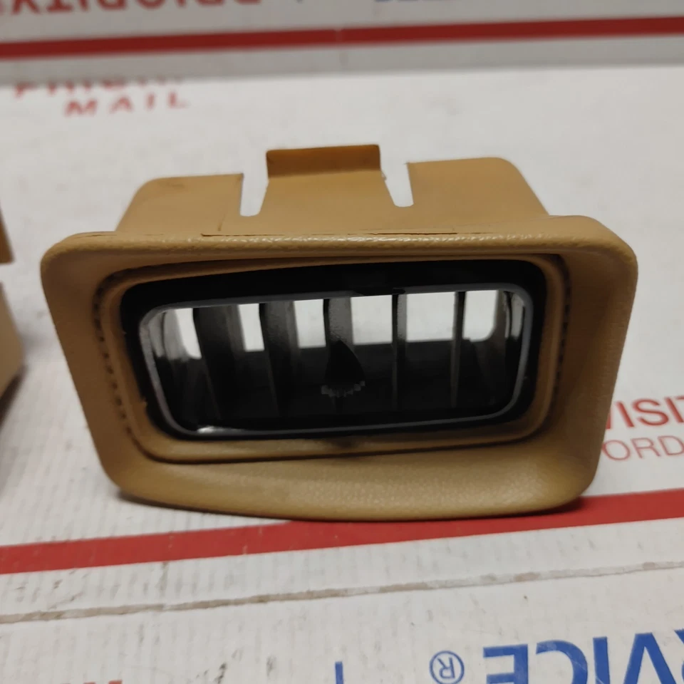 1987 87 Chrysler Voyager приборной панели вентиляционные отверстия ободок желтовато-коричневый кожаный отделка OEM AC HVAC - Изображение 3 из 4