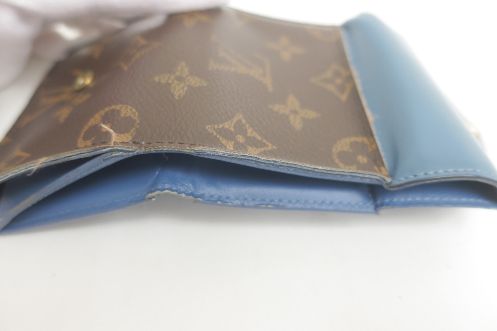 Authentic LOUIS VUITTON Monogram Zoe Compact Wallet #33630