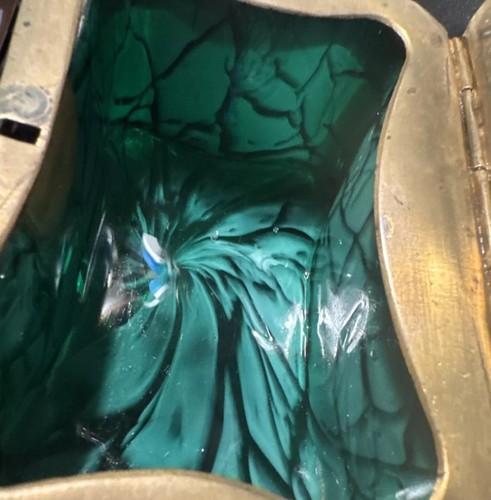 ANTIQUE MOTTLED GREEN GLASS CASKET BOX W B RASS MOUNTS - Picture 9 of 9