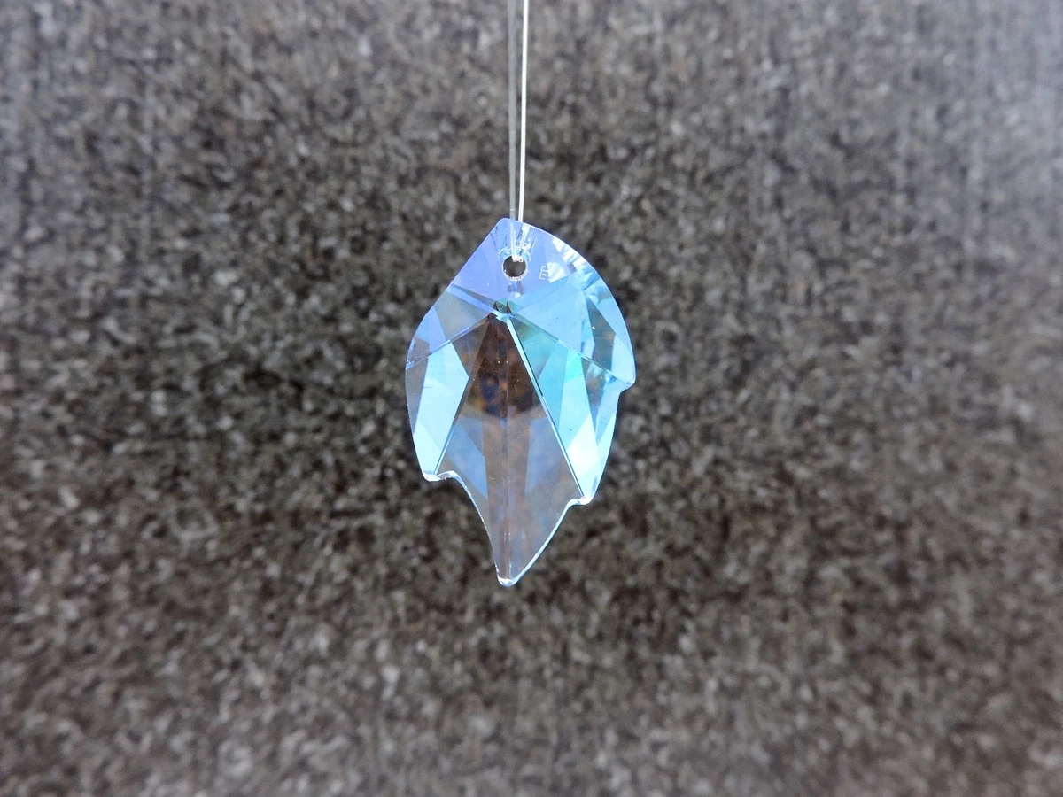 Подвески с кристаллом пластик. Горный хрусталь с фантомом. Подвески сваровски 6228 crystal bermuda blue. Кристалл лист. Кристалл лист.