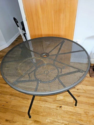 Patio Metal Round Table (Great Condition). Collection Only!