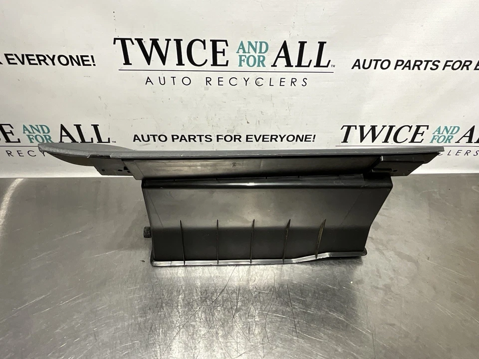 Крышка перчаточного ящика 1996-2000 Honda Civic серая от оригинального производителя - Изображение 2 из 4