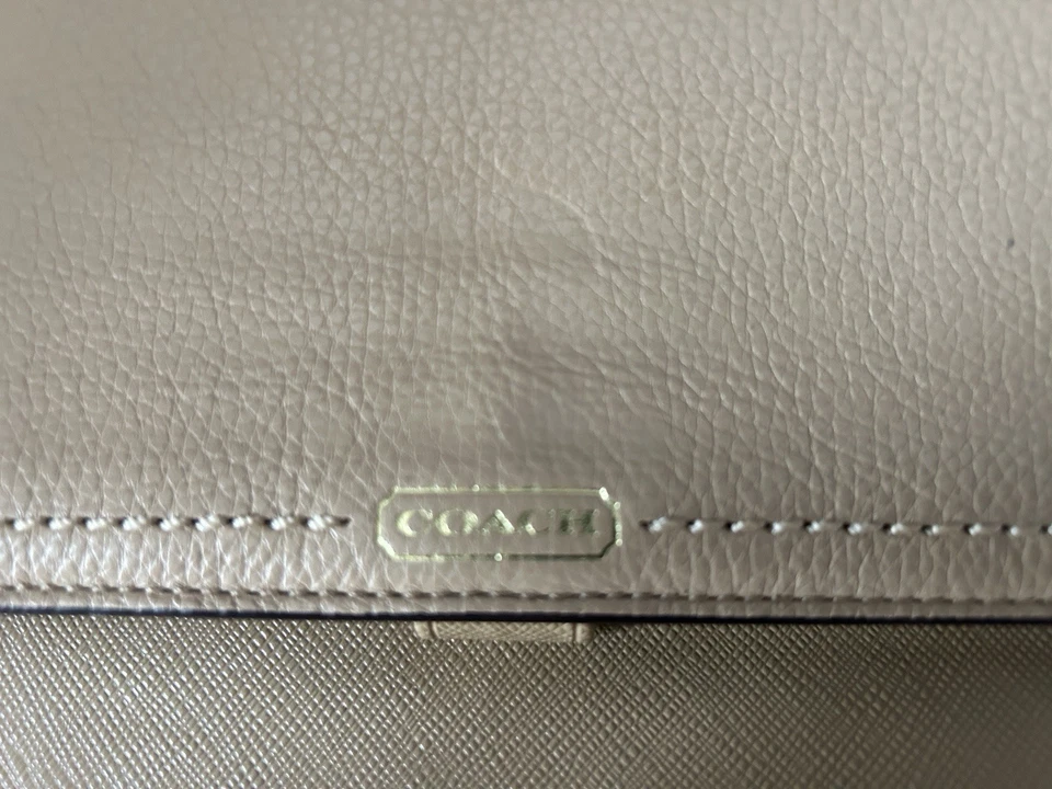 Винтажный желтовато-коричневый длинный складной серебряный бумажник-конверт с поворотным замком Coach - Изображение 4 из 4