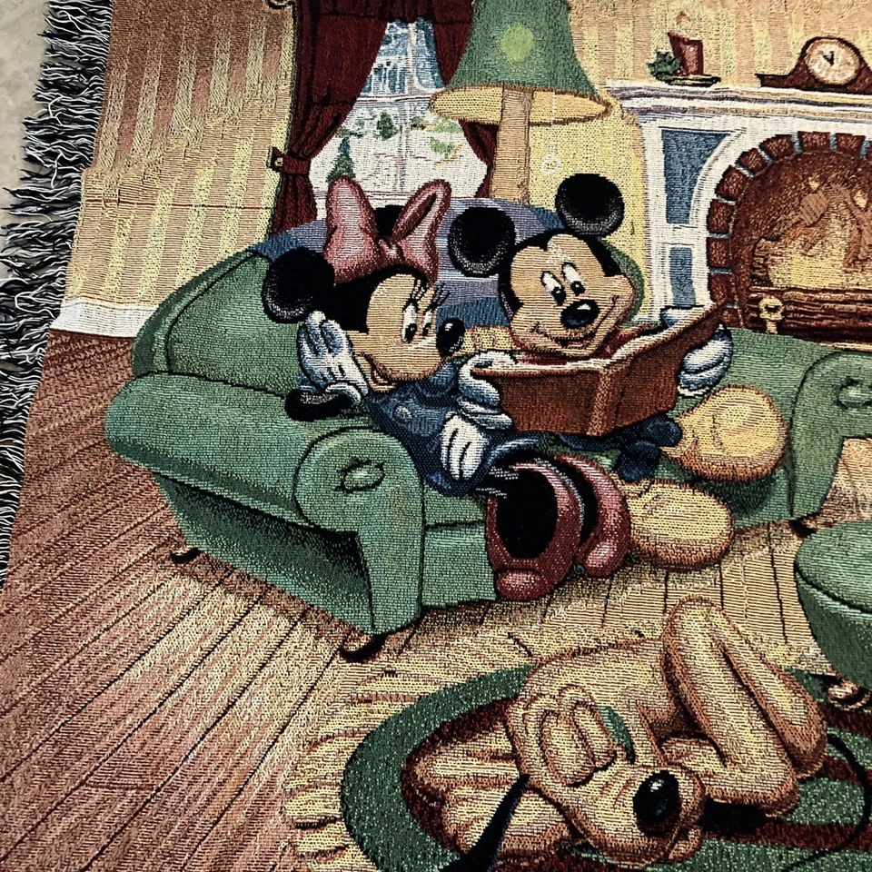Disney Mickey Minnie Donald Goofy Living Room Scene Woven Throw Blanket - Изображение 2 из 4