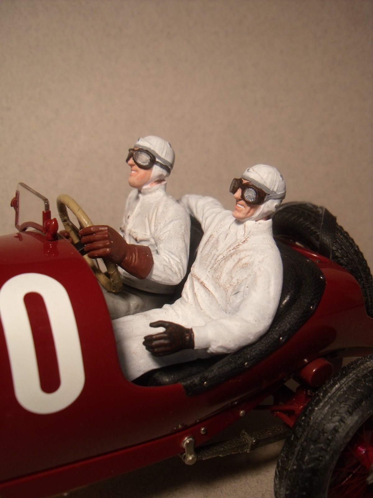 Figurines Mercedes Targa Florio 1924 miniatures 1/18 pour créer un atelier de course rétro