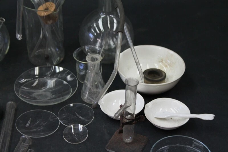 Konvolut Laborglas Laboreinrichtung Laborzubehör Glaskolben Labor Apotheke Deko - Bild 4 von 4