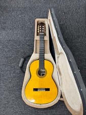 Chitarra classica Yamaha GC32S con custodia rotta, riparazione nastro