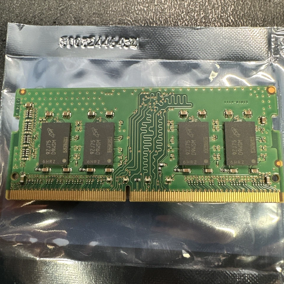 Memoria para computadora portátil Micron 8 GB DDR4 PC4-25600 1Rx8 SO-DIMM MTA8ATF1G64HZ-3G2J1 Foto 3 de 4