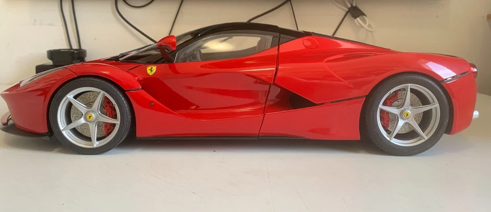 Ferrari La Ferrari 1/8 De Agostini Centauria 2013 - Immagine 3 di 4