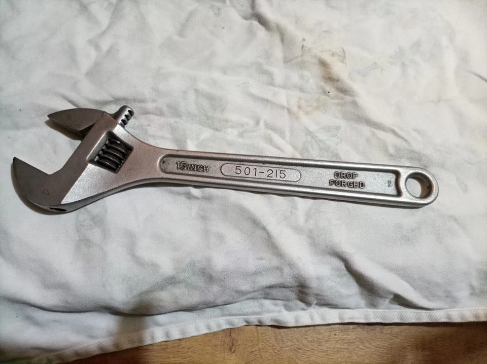 YAMOTO 501-215. 15"/375mm.Silver Adjustable Spanner. Heavy Duty. - Image 1 of 3