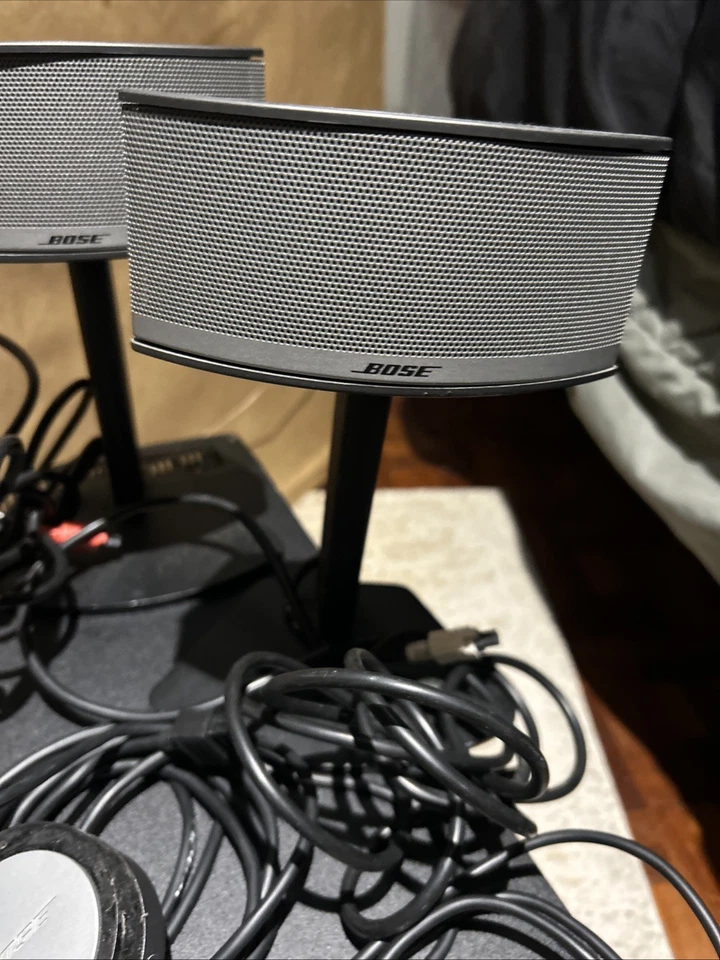 Bose Companion 5 Multimedia Speaker System in Graphine/Silver Color - Image 2 of 4