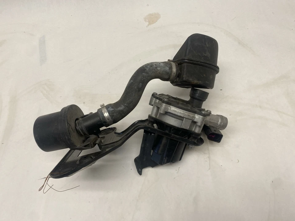 AUDI S7 2016-2017 4,0 L V8 CONJUNTO BOMBA DE INYECCIÓN DE AIRE SECUNDARIA OEM Foto 4 de 4