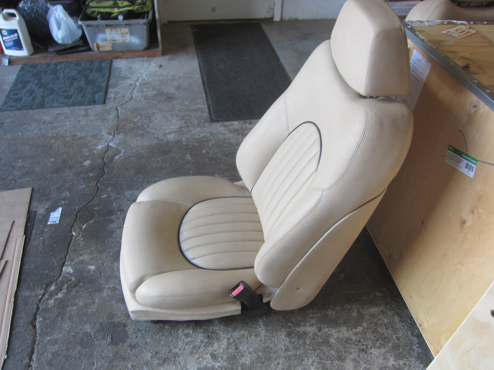 Bentley Arnage 99 RH / Passenger Seat w/ Rails / Guides - Creme