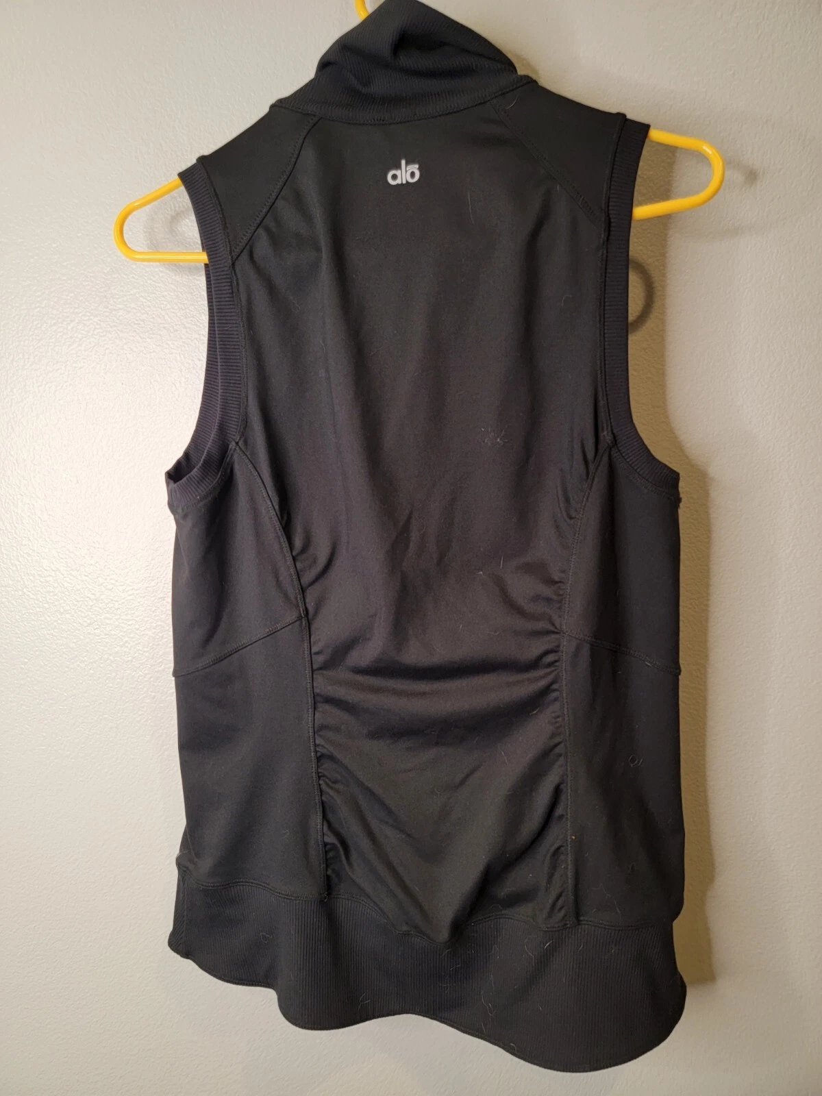 alo-yoga lakeside zip up pockets 