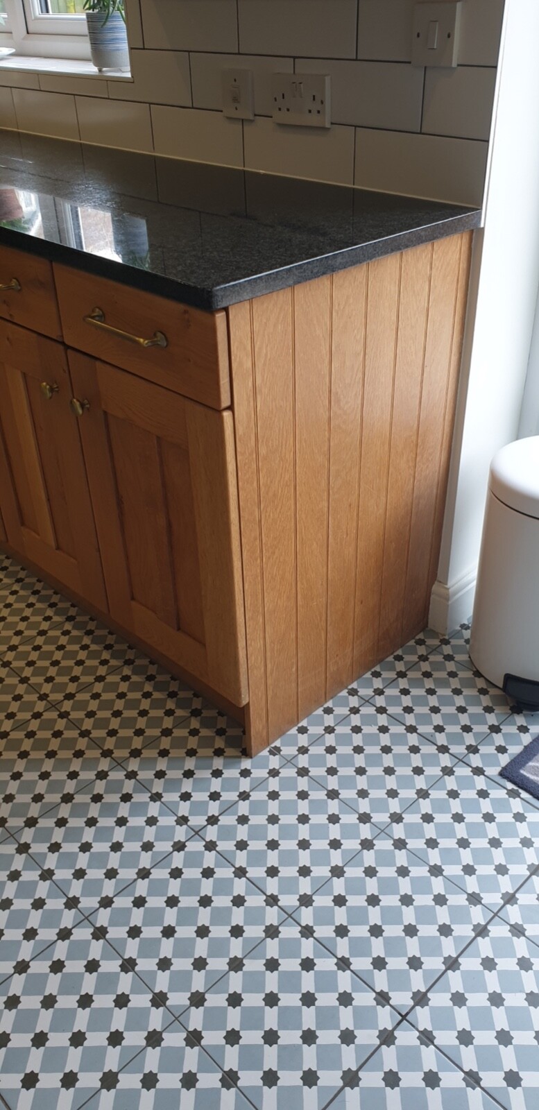 Kitchens units made by Charnwood Kitchens Leicestershire solid oak