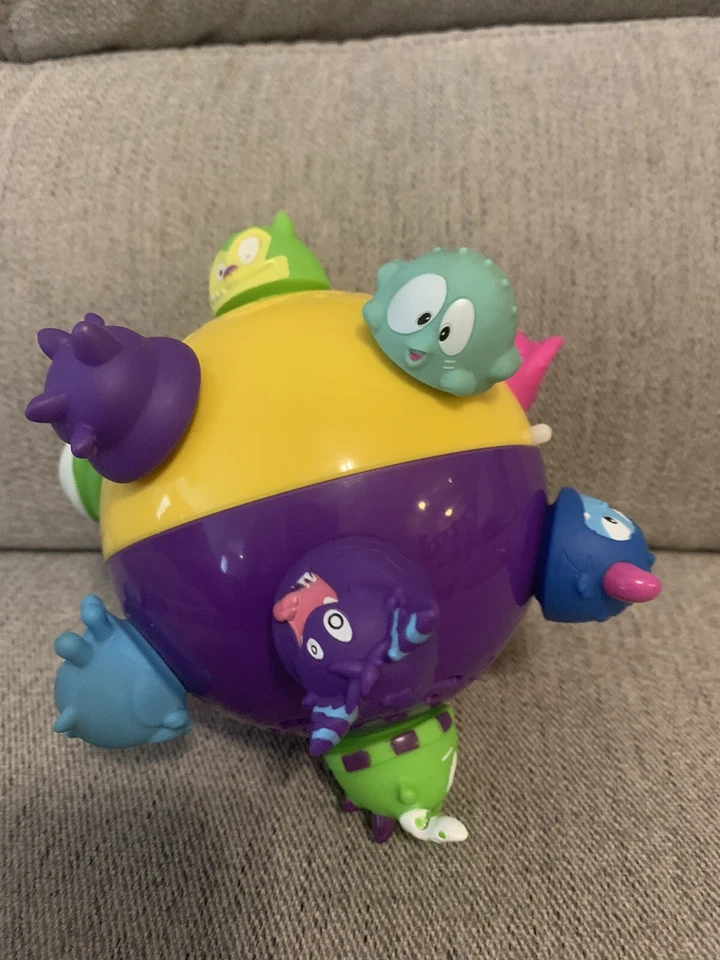 Spin Master Chuckle Ball Bouncing Vibrating Giggle Sensory Developmental Toy - Image 2 of 4