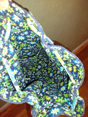 Vera Bradley Daisy Flower Quilted Drawstring Backpack - Blue  display picture 1