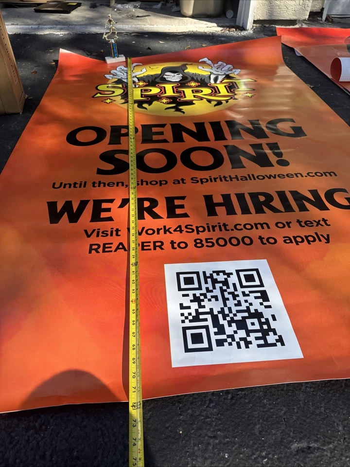 Se adhiere a la ventana Spirit Halloween - Apertura pronto - ¡Nueva decoración! ¡Marca Spirit! 2025 Foto 3 de 4