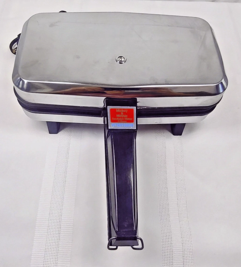 Vintage Vitantonio Mickey & Minnie Mouse Sandwich Waffle Maker 850 Disney